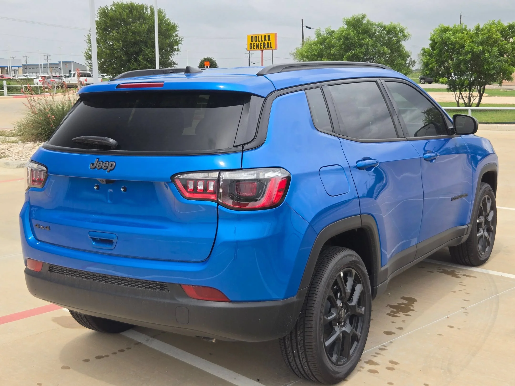 New 2026 Hydro Blue Pearlcoat Jeep Latitude image 3