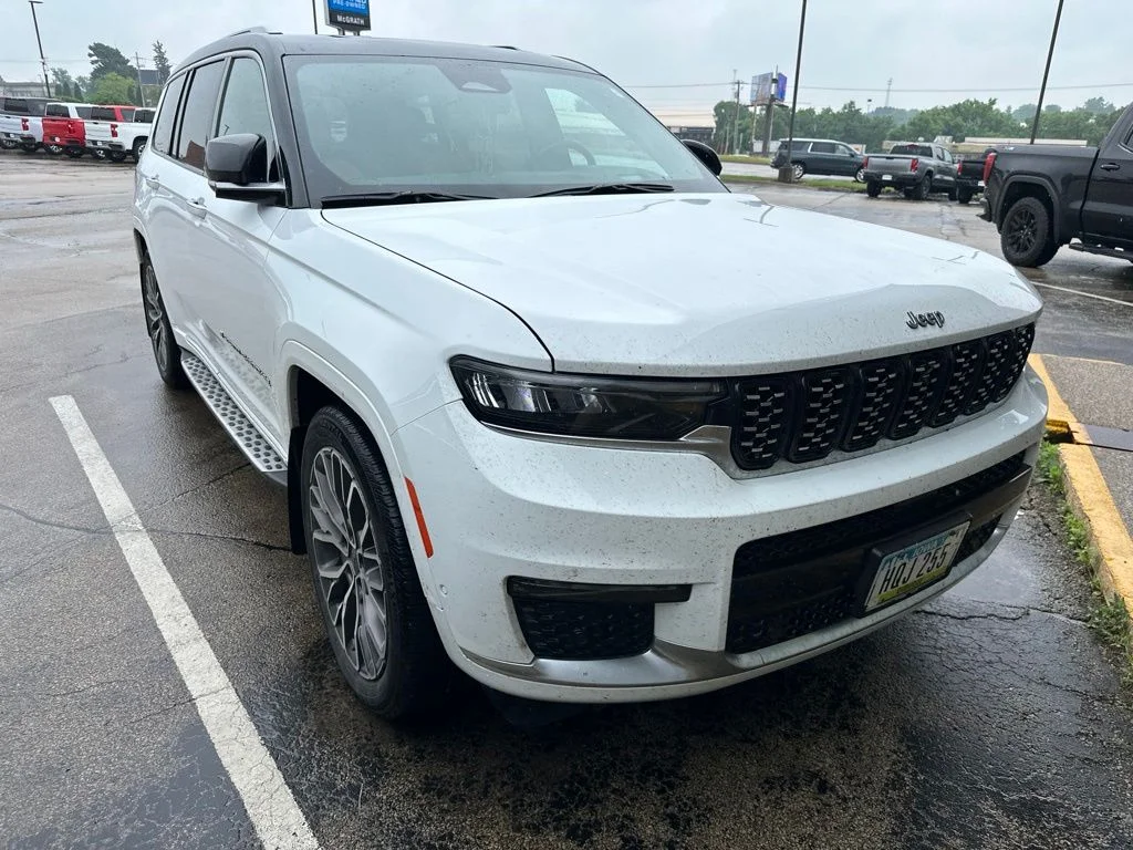 Used 2022 White Jeep Summit image 6