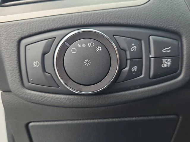 Used 2019 White Ford SEL image 27