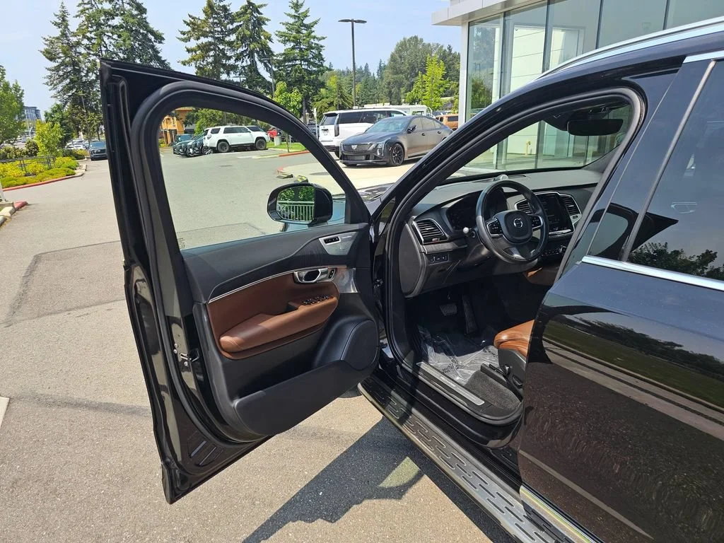 Used 2022 Black Volvo Inscription image 21