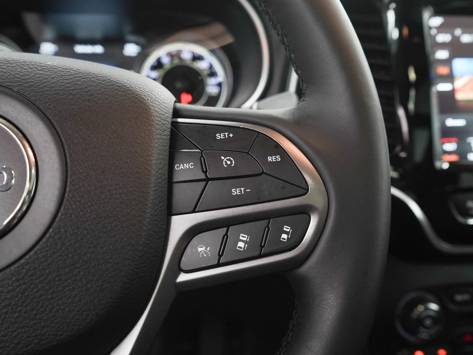Used 2019  Jeep Limited image 26