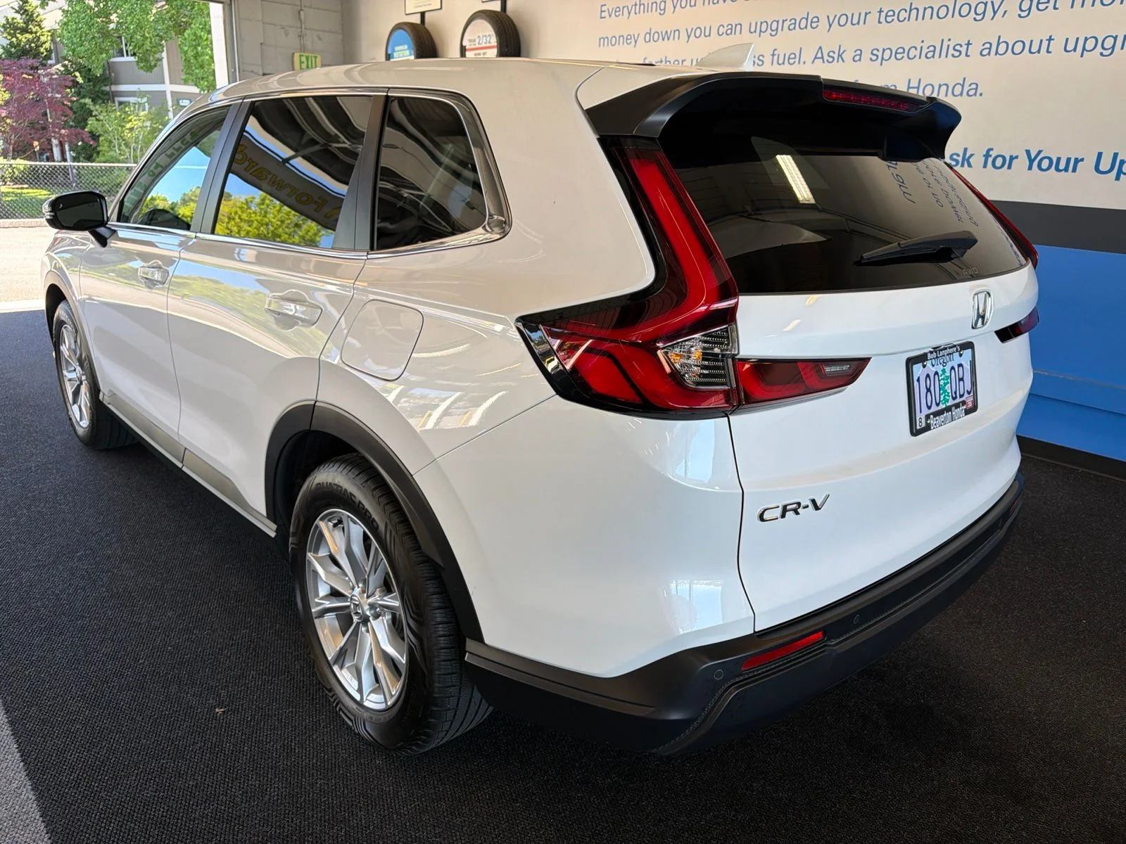 Used 2025 Platinum White Pearl Honda EX-L image 6