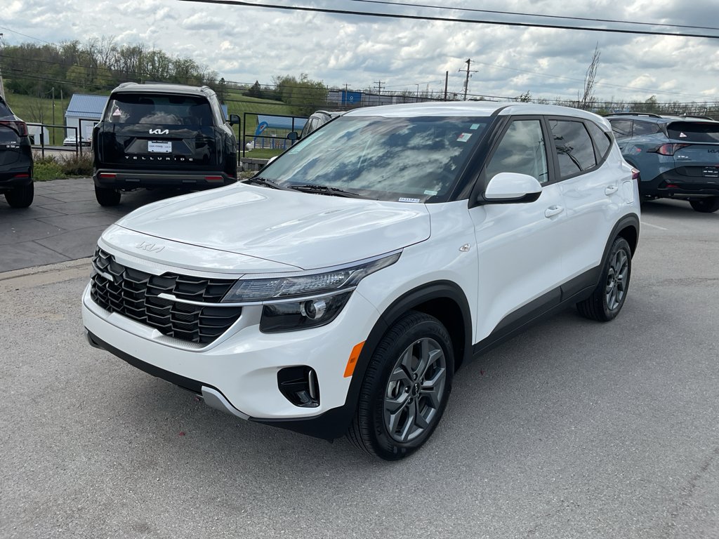 Used 2026 Snow White Pearl Kia LX image 3
