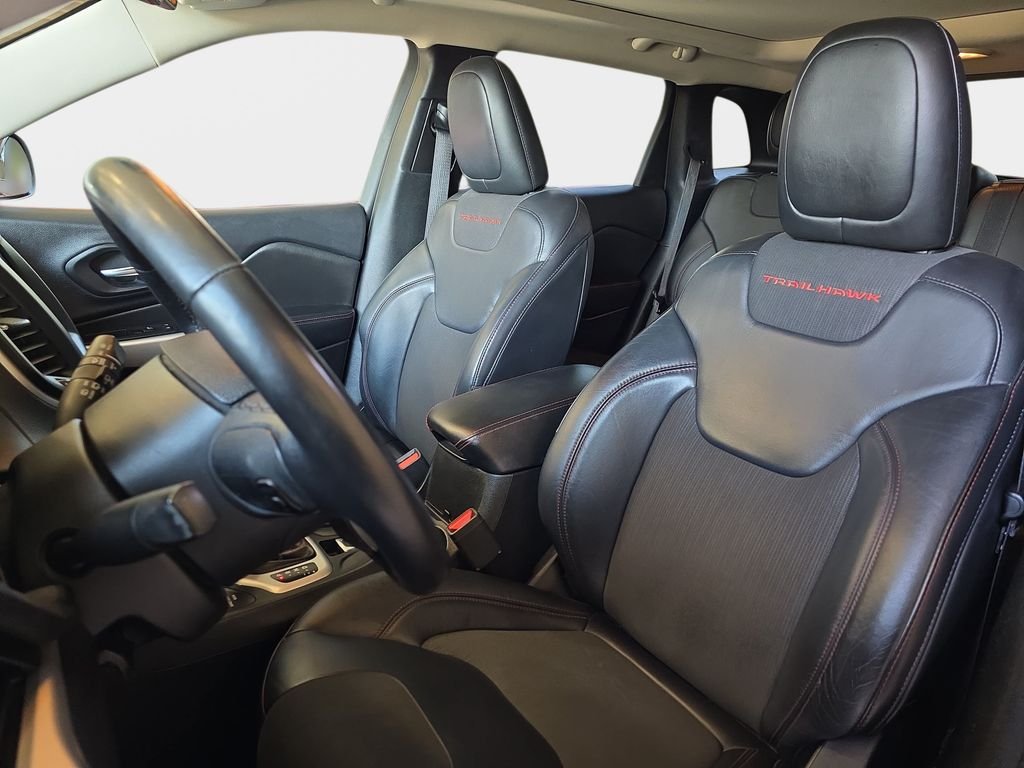 Used 2017 Red Jeep Trailhawk image 18