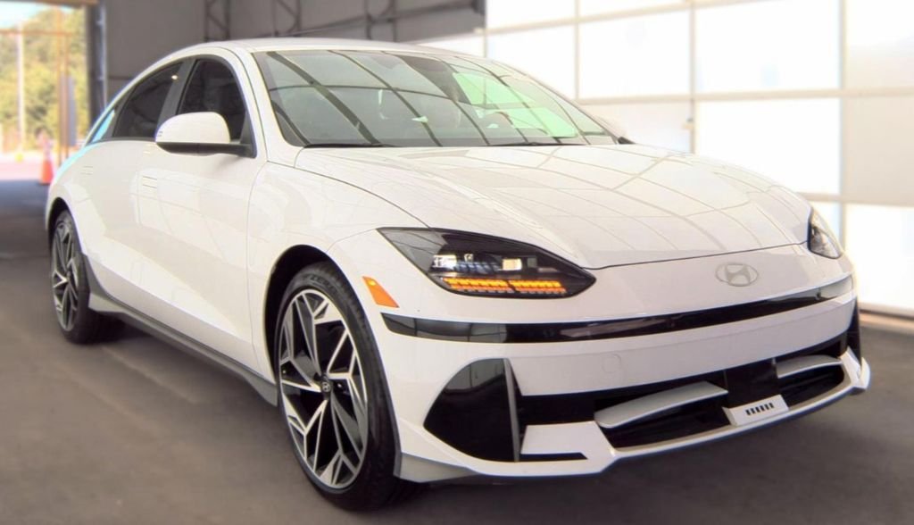 Used 2024 White Hyundai SEL image 4
