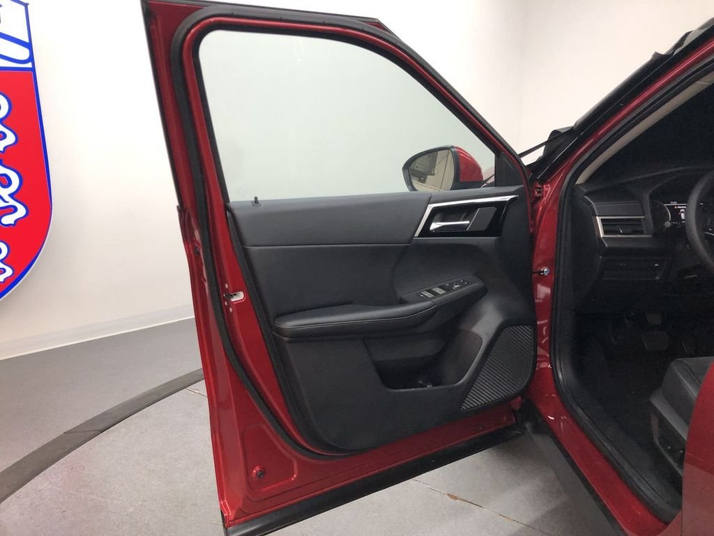 Used 2022 Red Diamond Mitsubishi SE image 6