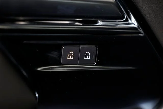 2025 Land Rover Range Rover SE - Photo 18
