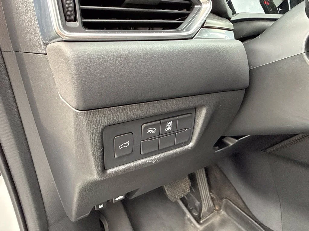 Used 2021 White Mazda Grand Touring Reserve image 22