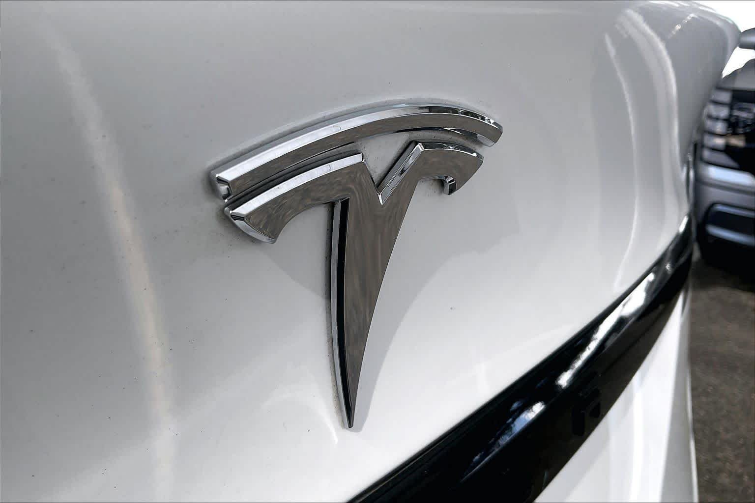 Used 2022 Pearl White Multi-Coat Tesla  image 30