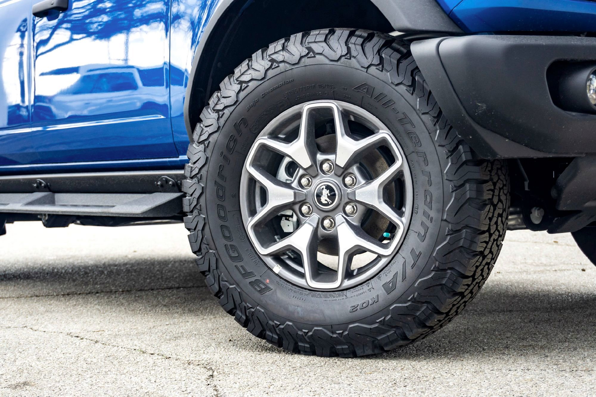 New 2025 Velocity Blue Metallic Ford Badlands image 2
