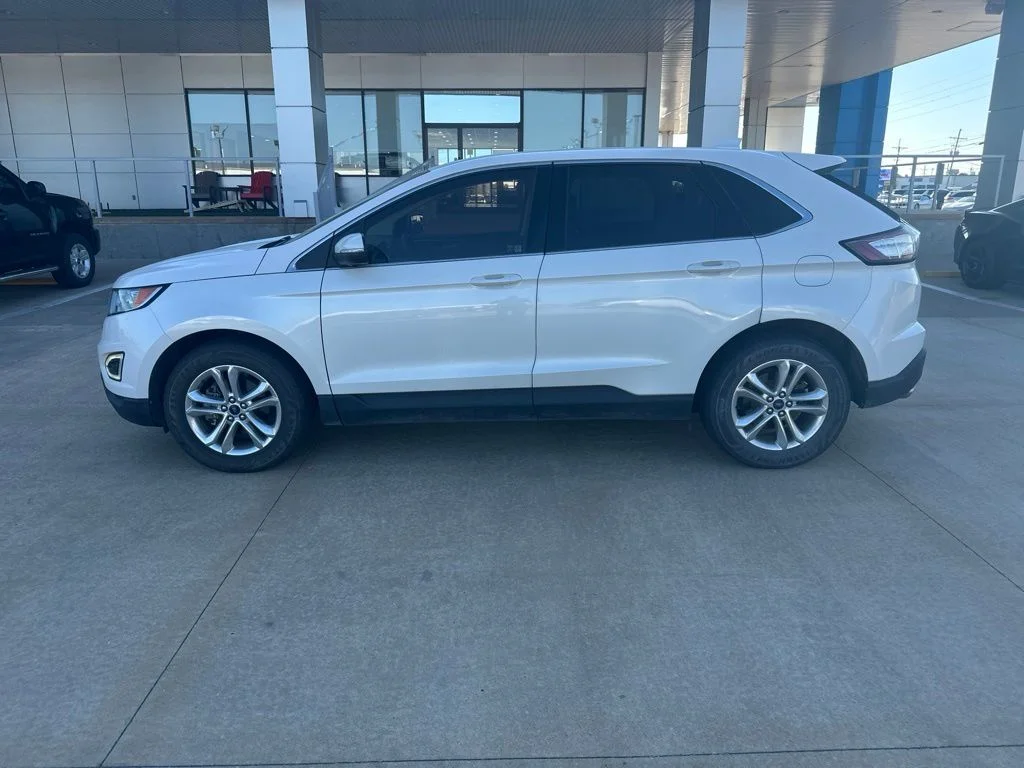 Used 2018 White Ford SEL image 32
