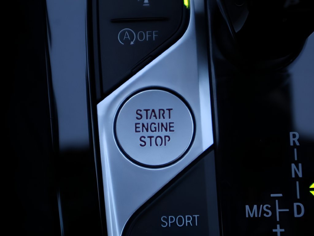 Used 2024 Mineral White Metallic BMW xDrive30i image 30