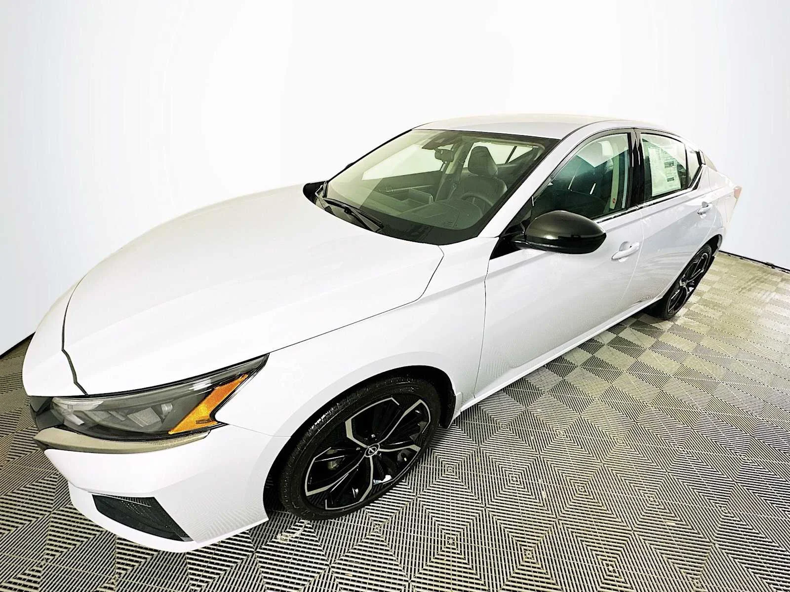 Used 2025 Gray Sky Pearl Nissan SR image 6
