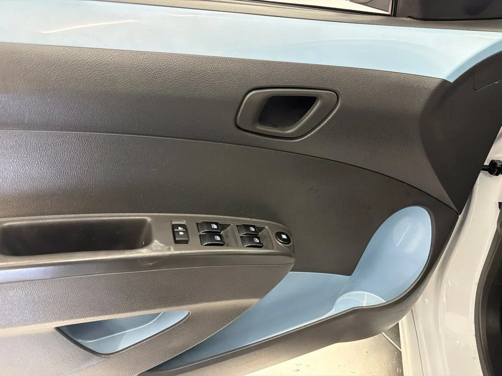 Used 2016 White Chevrolet 1LT image 18