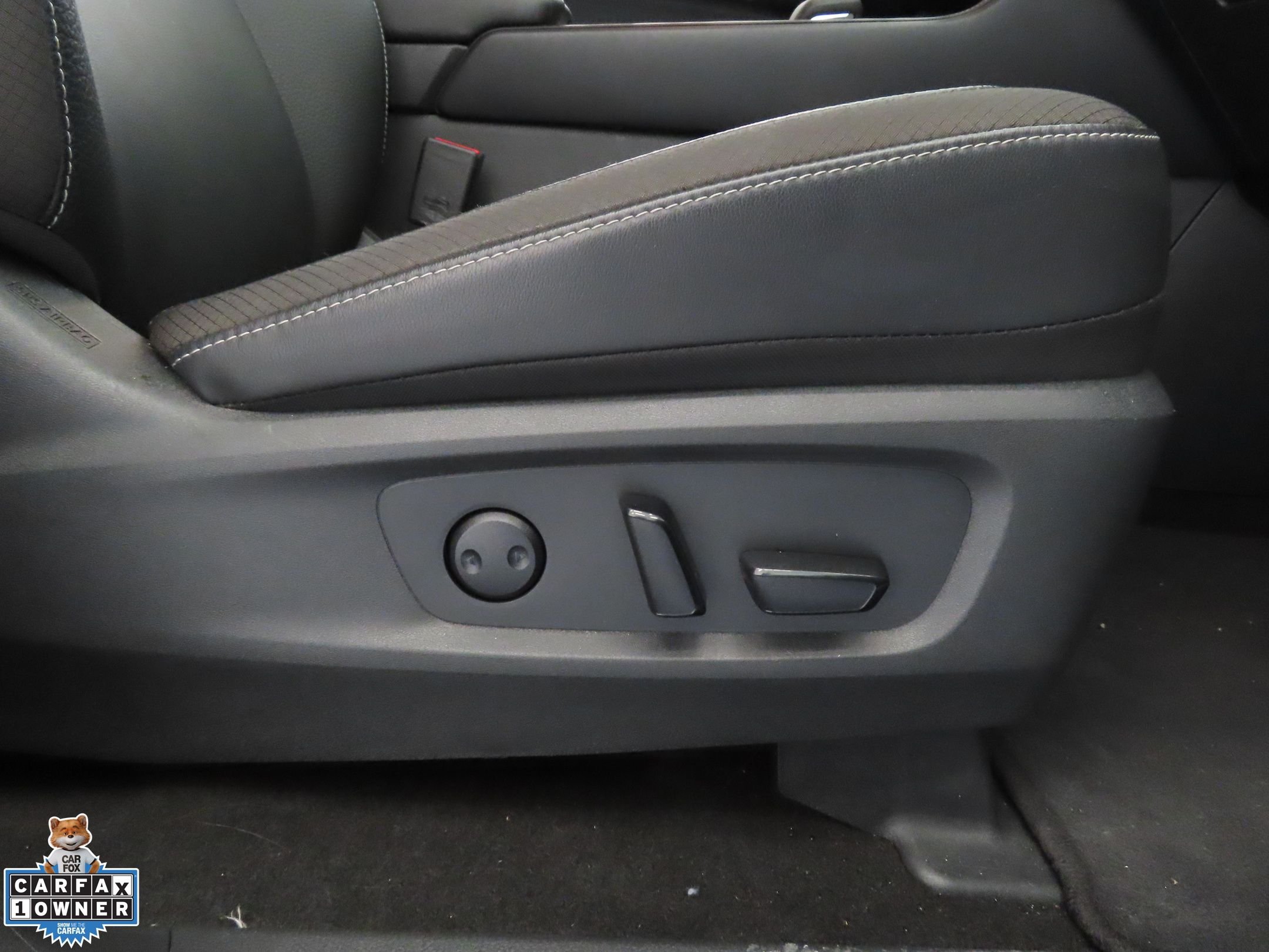Used 2025 Silver Nissan SL image 29