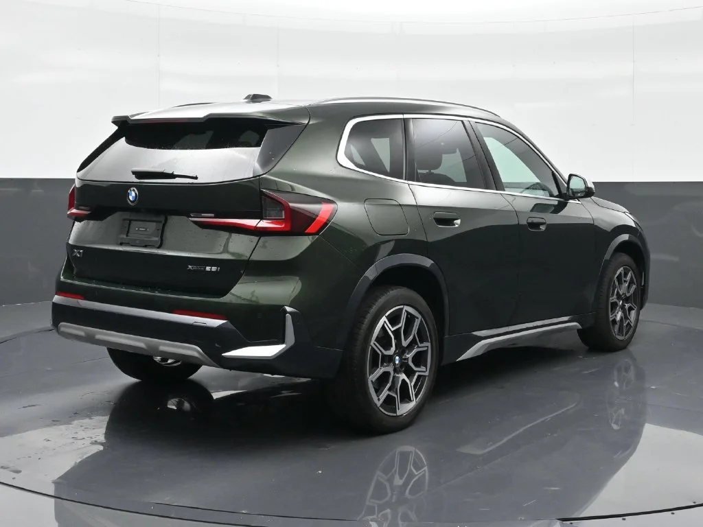 Used 2024 Green BMW xDrive28i image 5