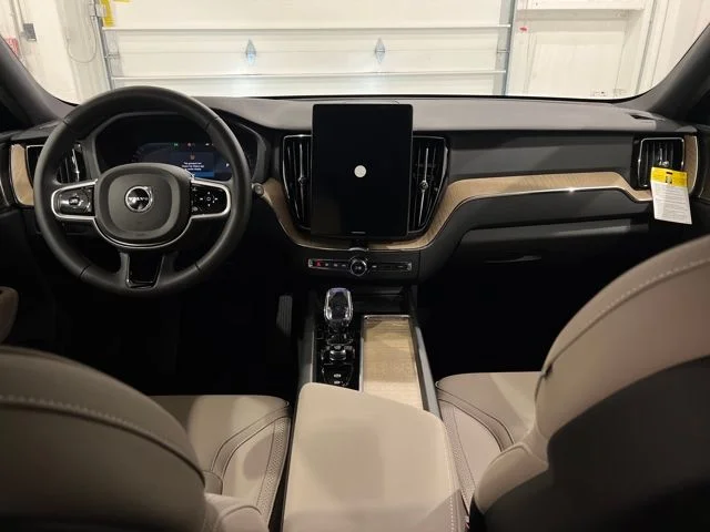 2026 Volvo XC60 Plus - Photo 12