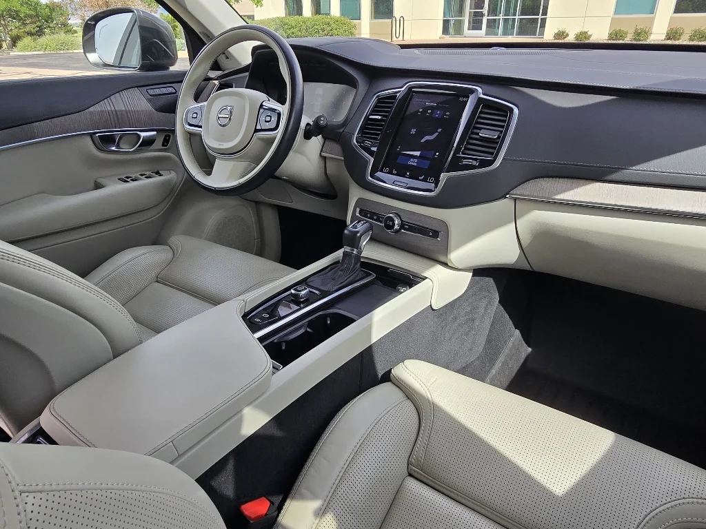 Used 2022 Pine Grey Metallic Volvo Inscription image 28