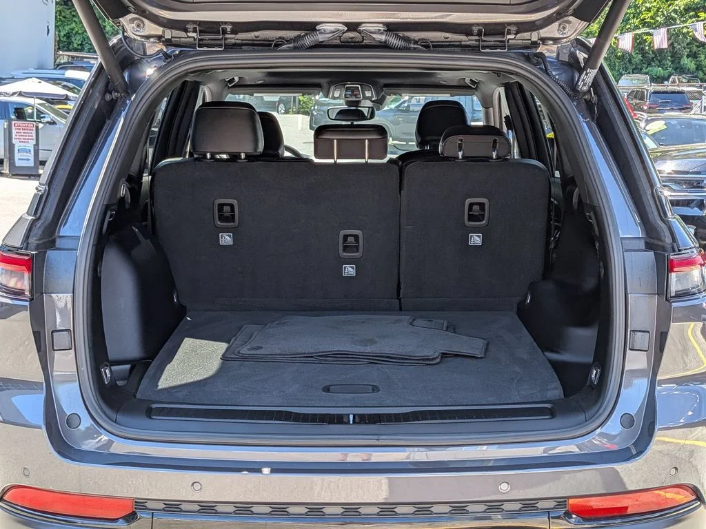 Used 2023 Gray Jeep Altitude X image 8