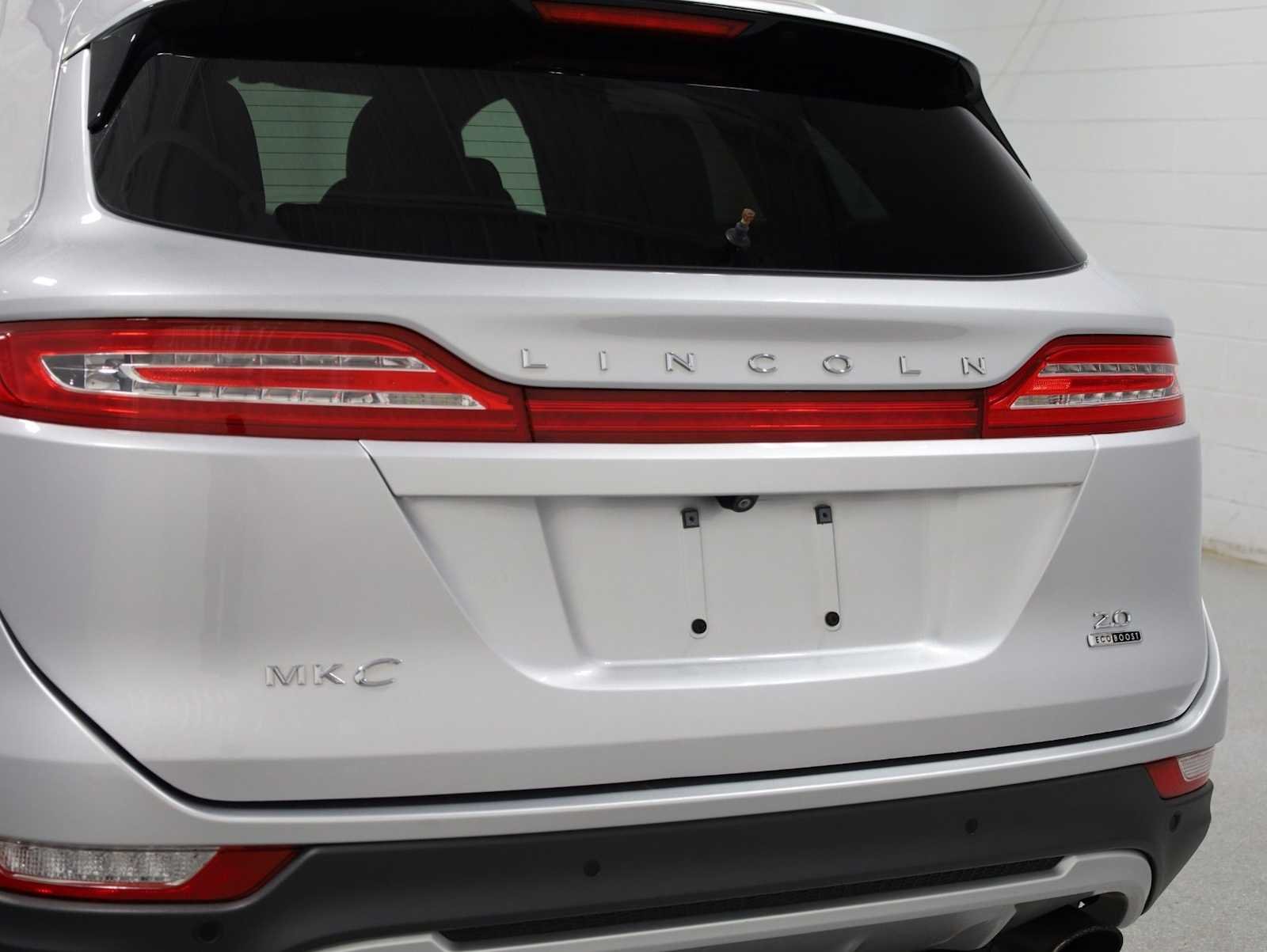 Used 2016 Ingot Silver Metallic Lincoln Premier image 8