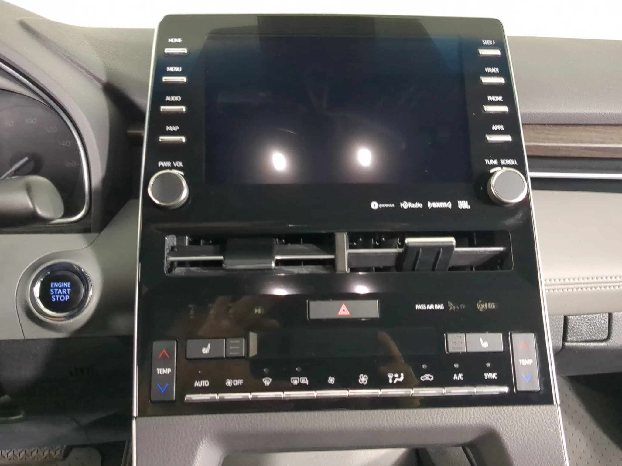Used 2019 Wind Chill Pearl Toyota XLE image 25