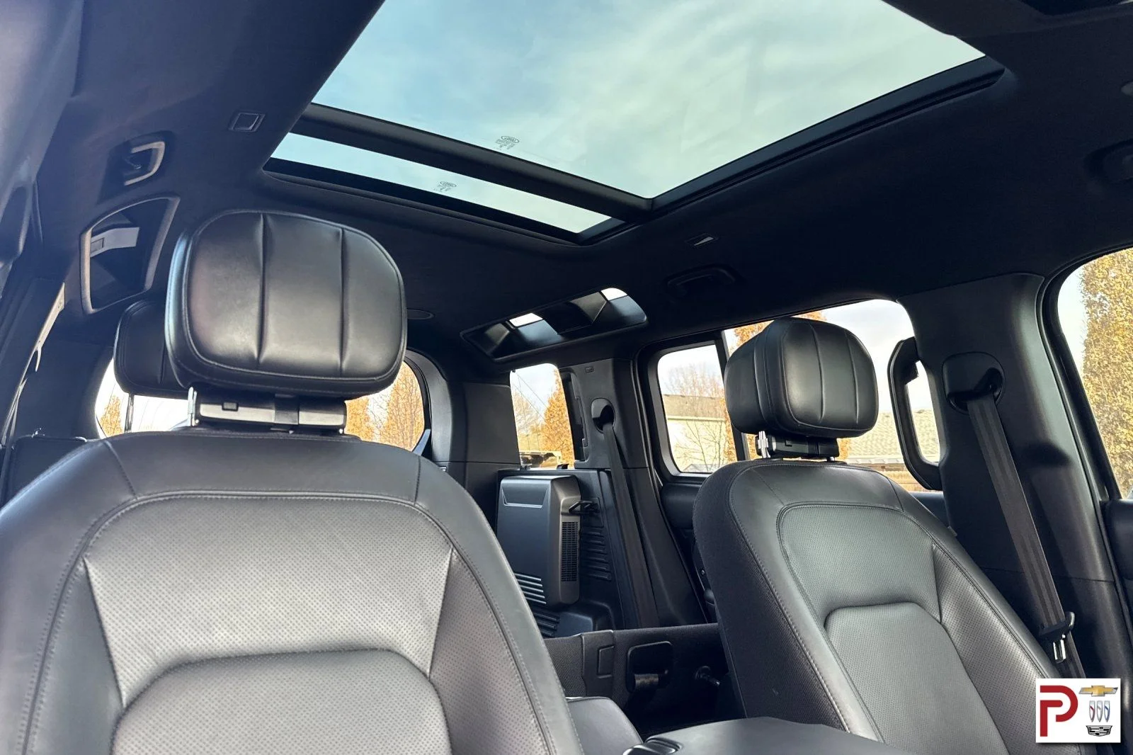 Used 2025 Gray Land Rover V8 image 20