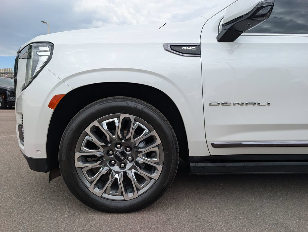 Used 2024 White Frost Tricoat GMC Denali Ultimate image 11