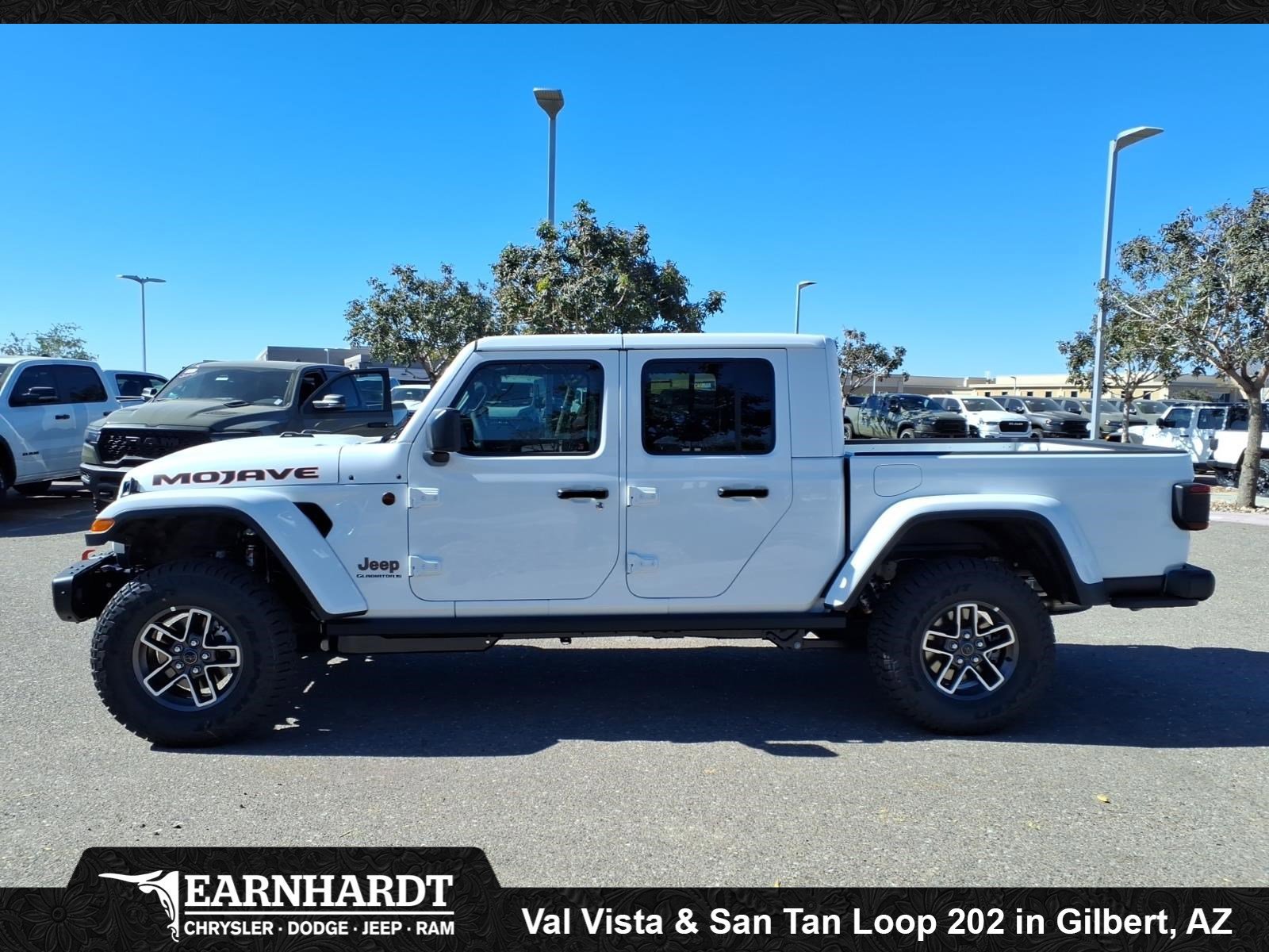 New 2026 Bright White Clear-Coat Exterior Paint Jeep Mojave X image 3