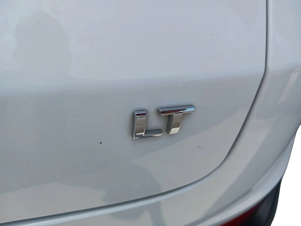 Used 2023 Summit White Chevrolet LT image 28