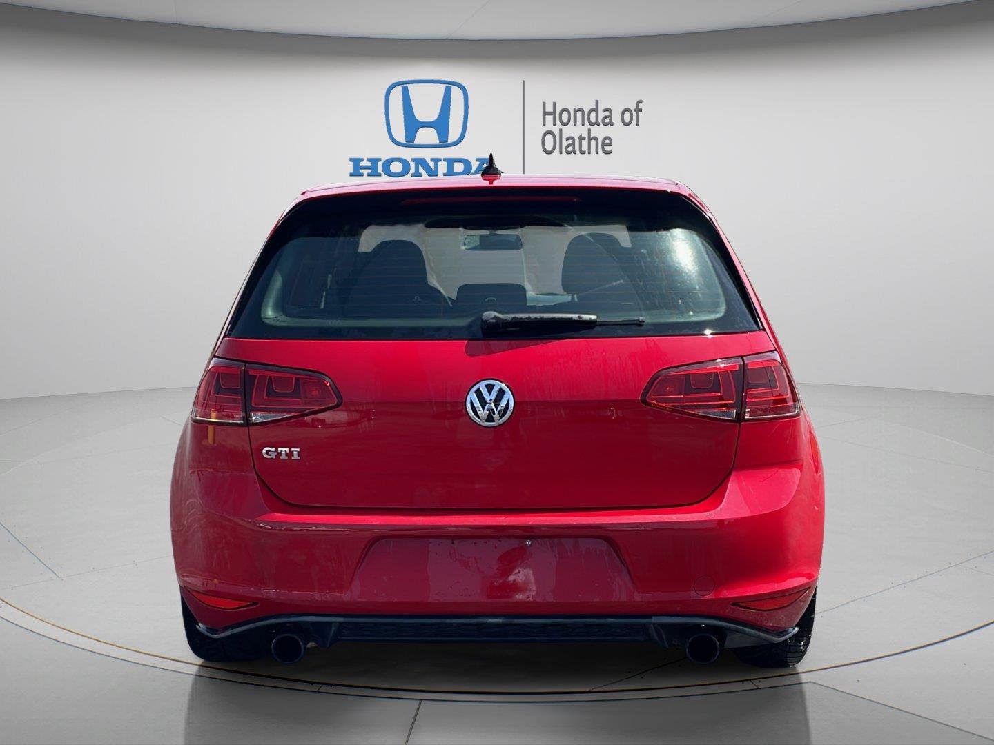 Used 2015 Tornado Red Volkswagen S image 3