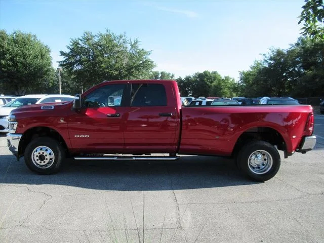 New 2026 Molten Red Pearl-Coat Exterior Paint RAM Big Horn image 4