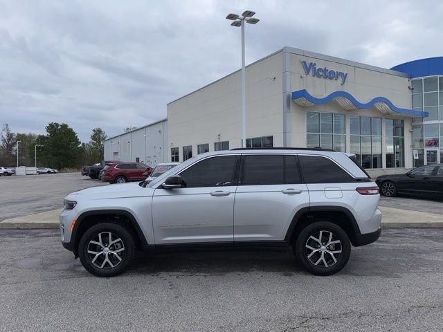 Used 2024 Silver Jeep Limited image 8