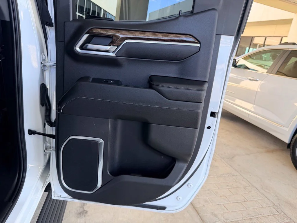 Used 2023 White GMC Elevation image 31