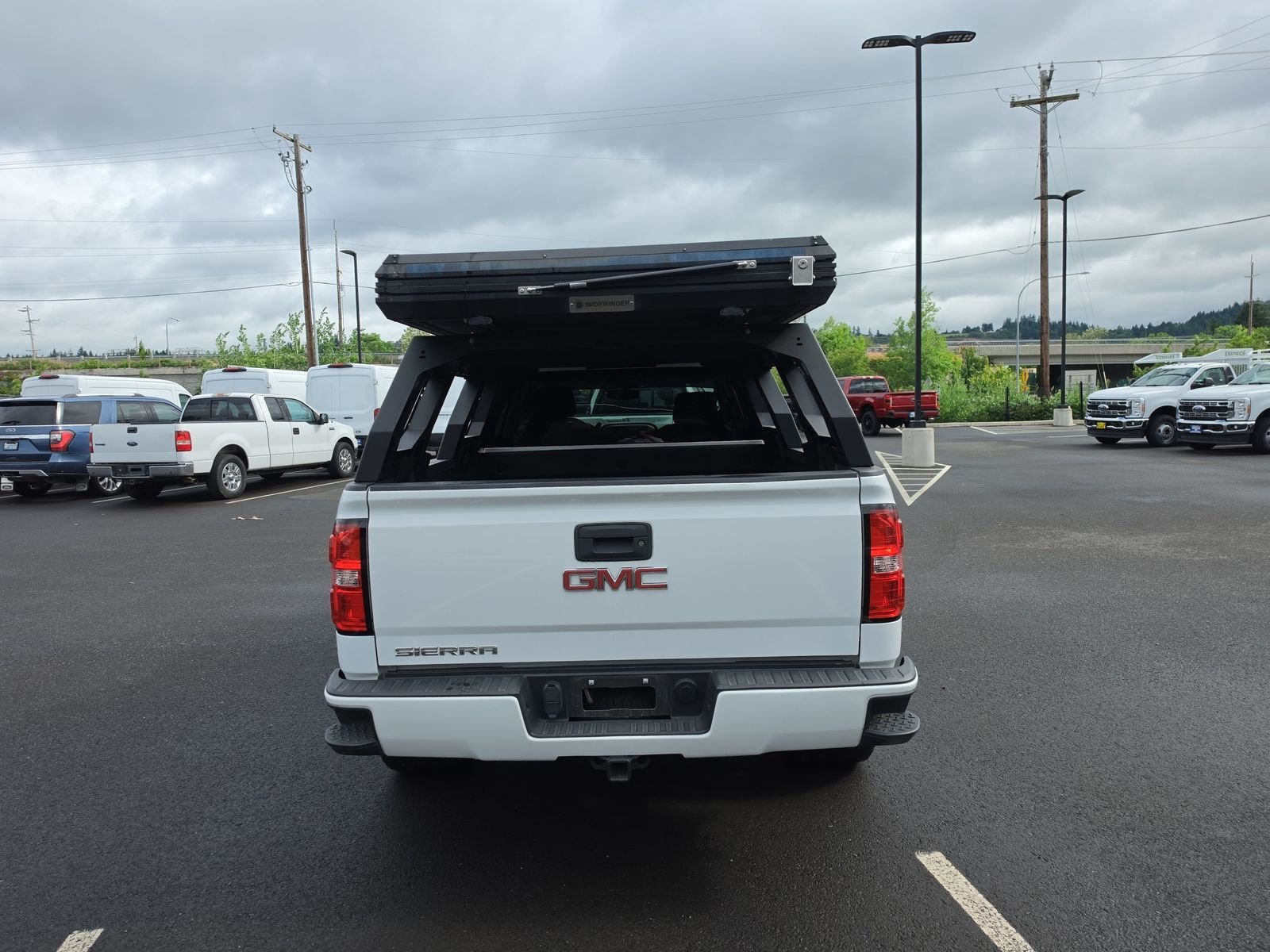 Used 2018 Summit White GMC Base image 9