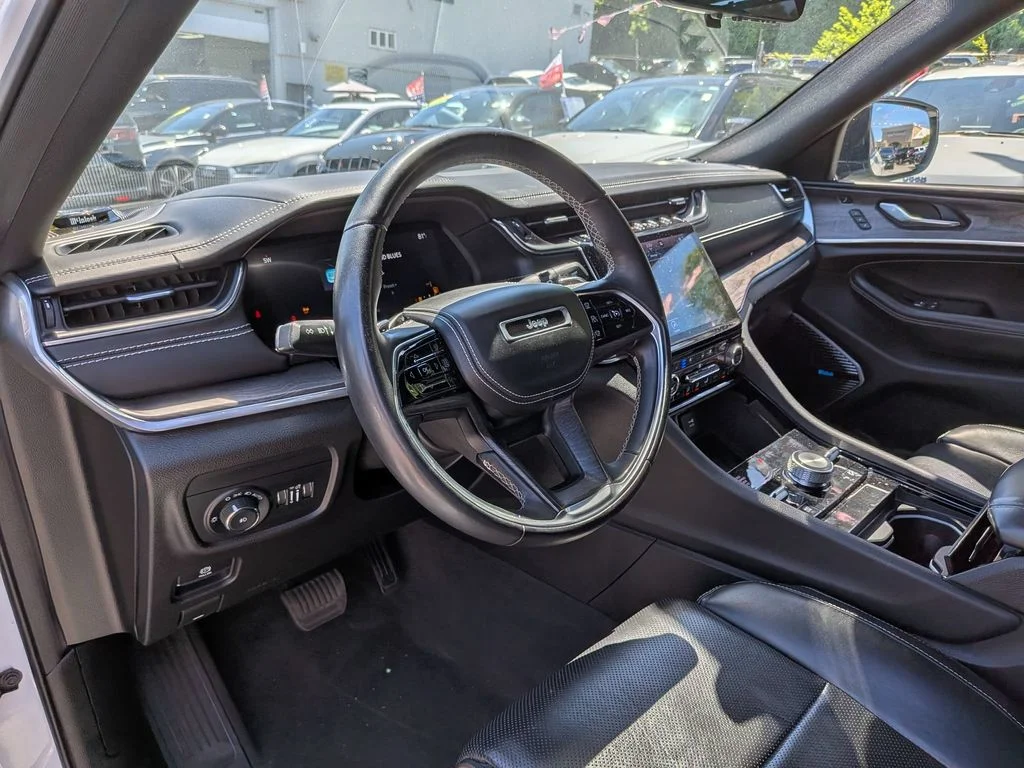 Used 2022 White Jeep Overland image 15