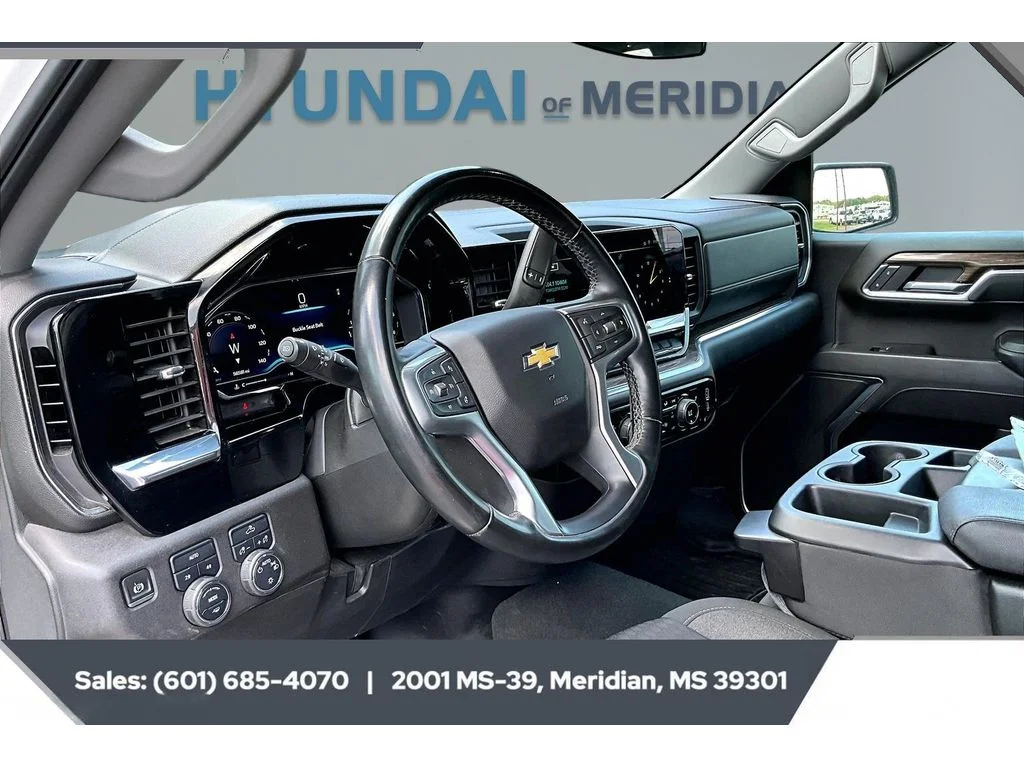 Used 2024 Summit White Chevrolet LT image 12