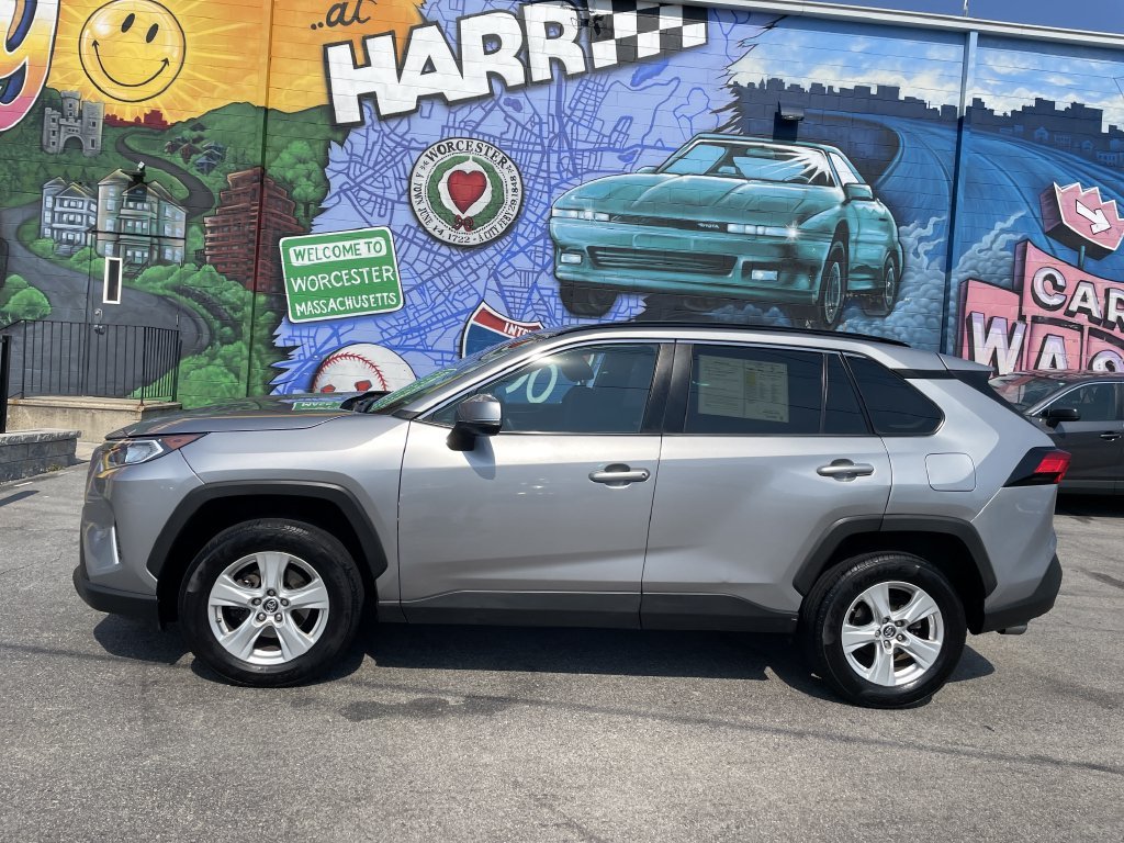 Used 2019 Silver Toyota XLE image 2
