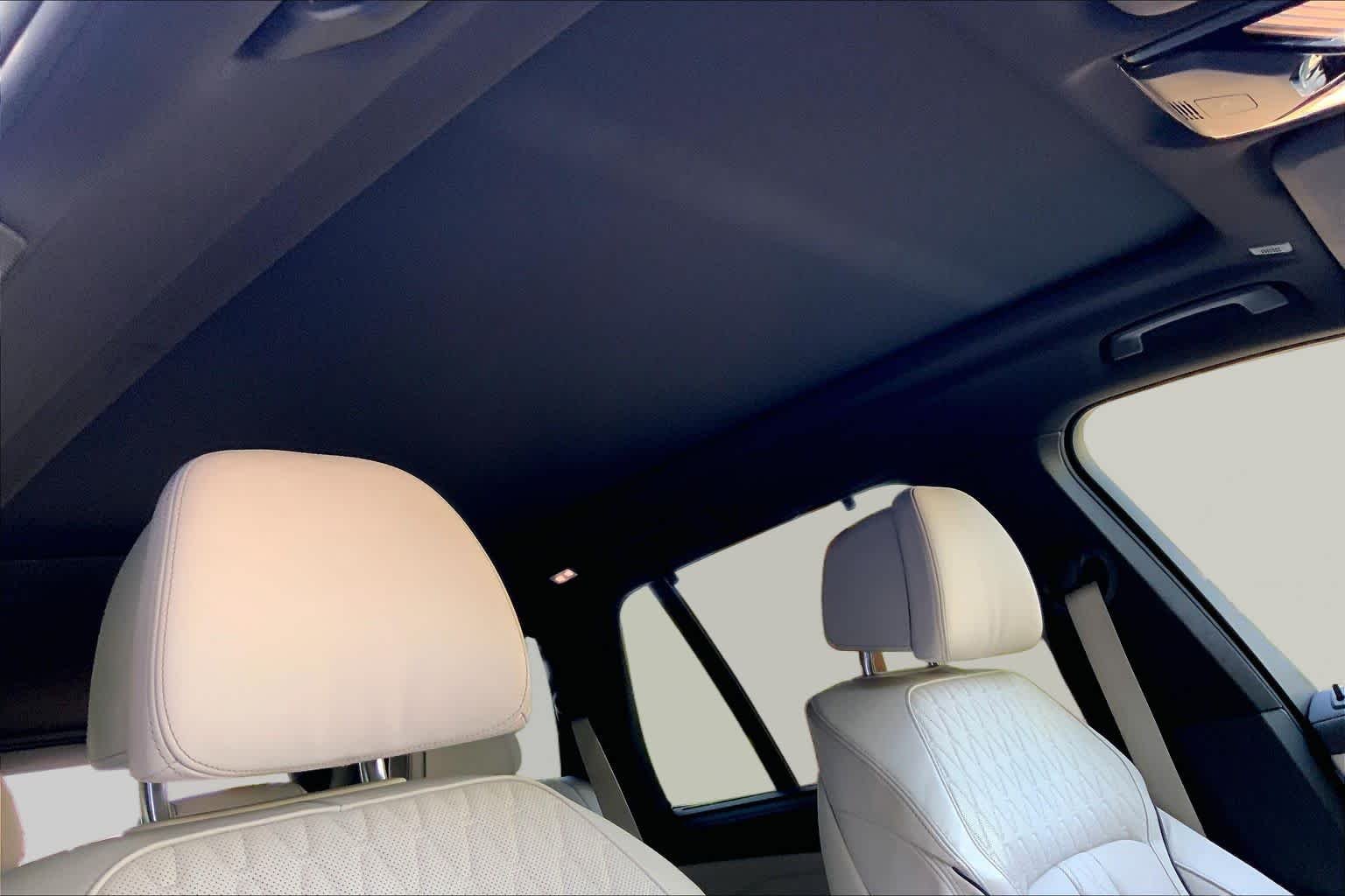 Used 2021 Alpine White BMW xDrive40i image 13