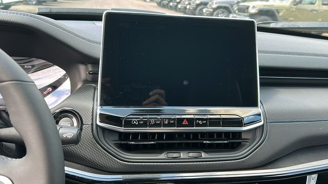 2025 Jeep Compass Limited - Photo 12