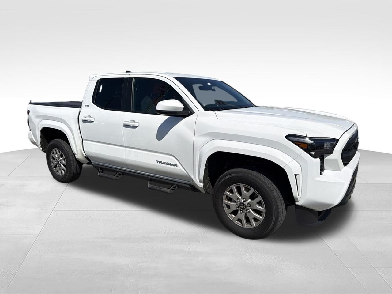 Used 2025 White Toyota SR5 image 3