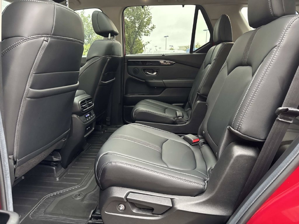Used 2025 Red Honda Touring image 14