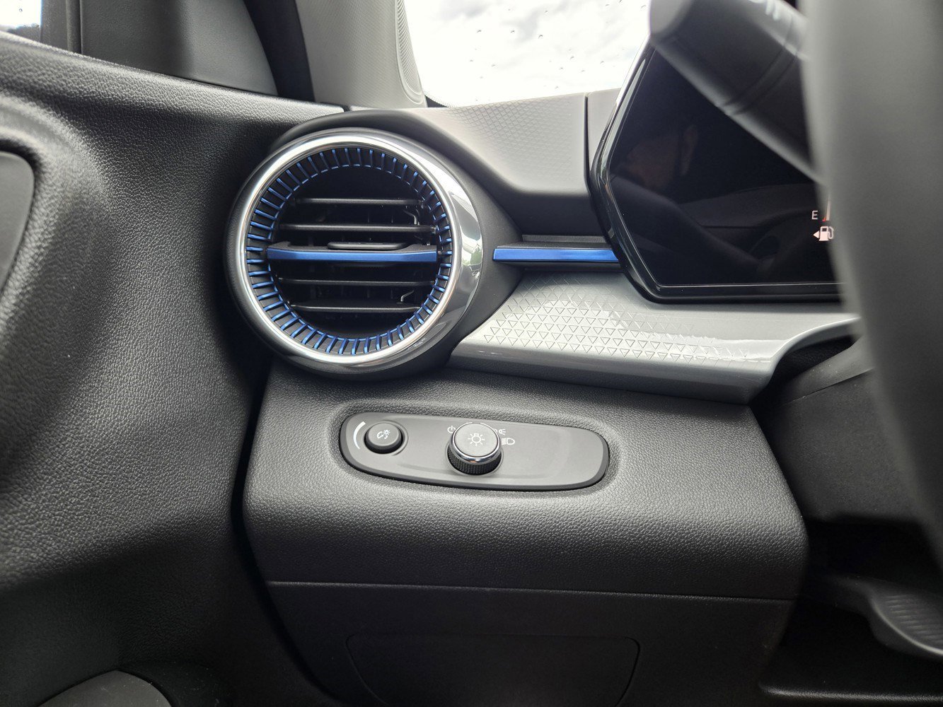 2026 Chevrolet Trax LT - Photo 11