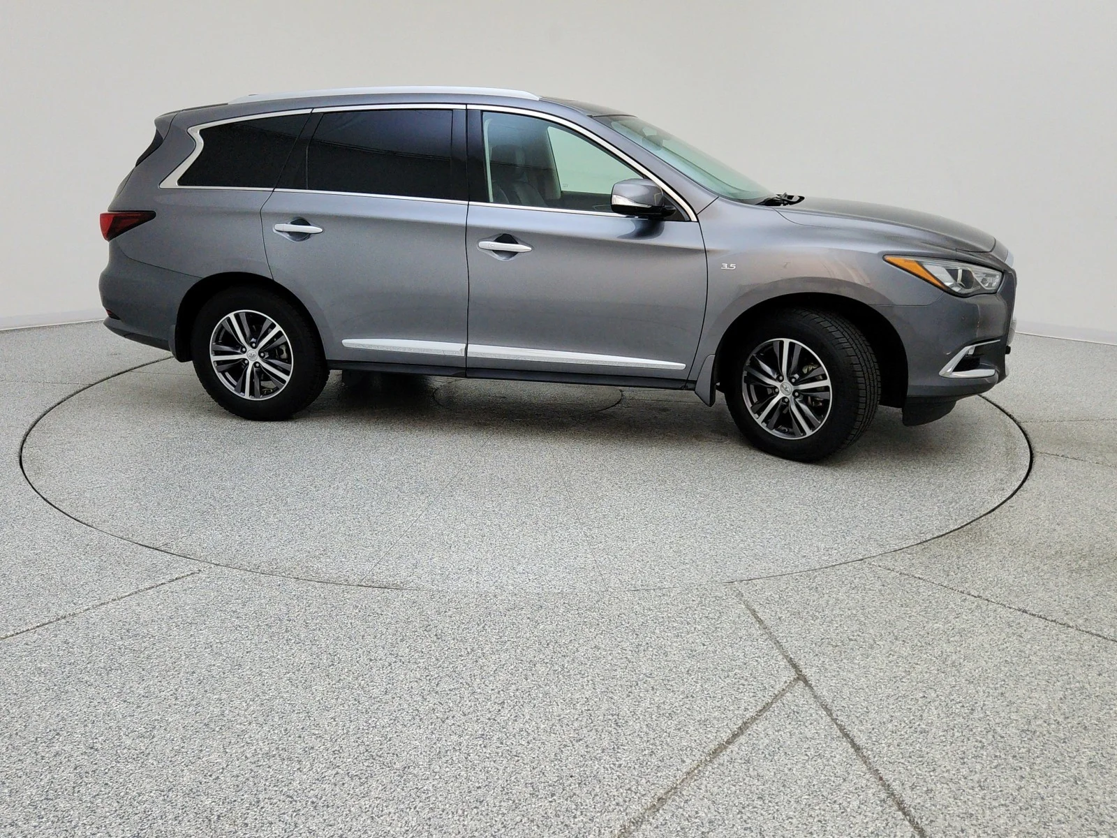 Used 2017 Graphite Shadow INFINITI  image 5