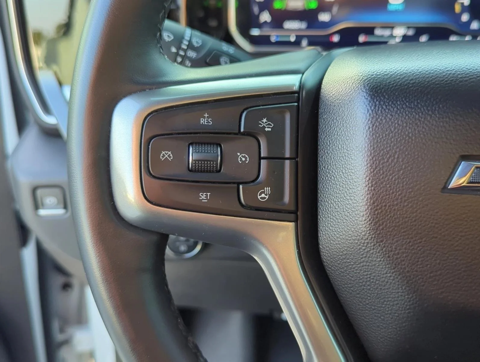 Used 2024 Summit White Chevrolet RST image 13
