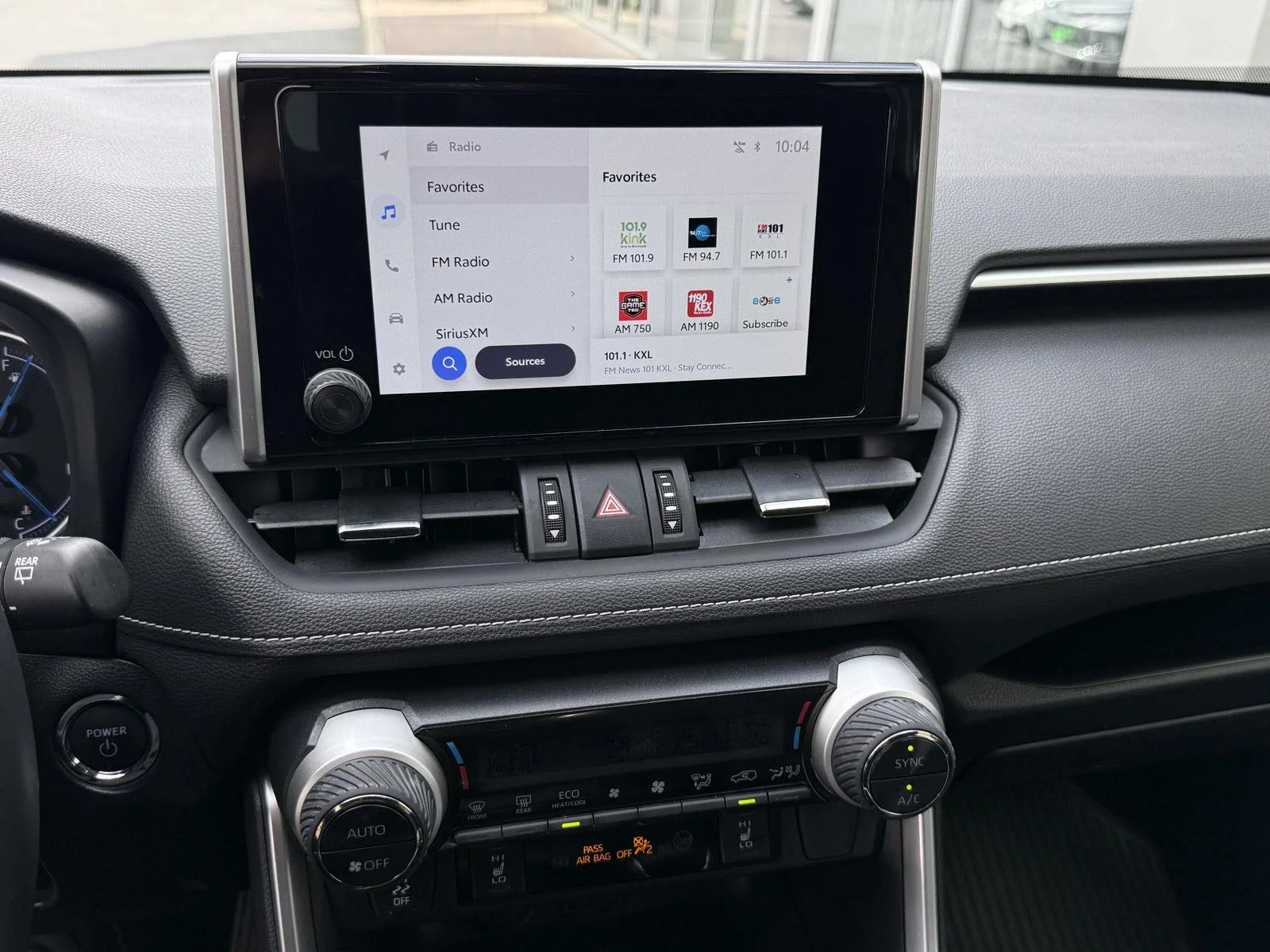 Used 2025 Magnetic Gray Metallic Toyota Hybrid XLE Premium image 30