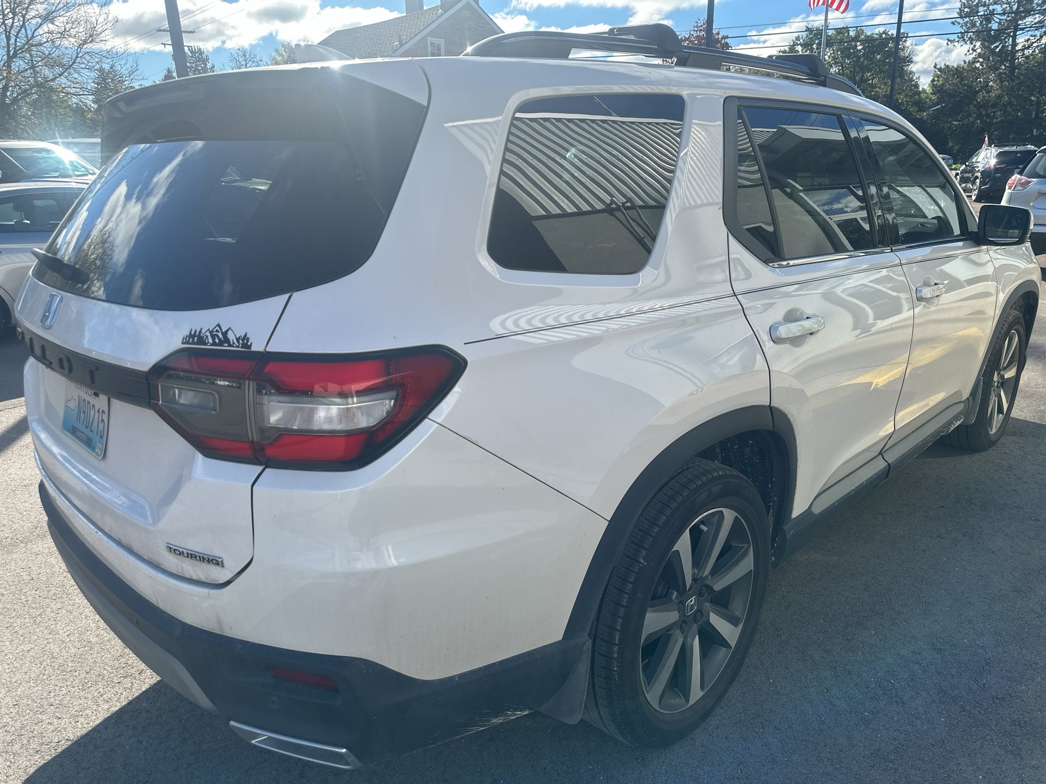 Used 2024 White Honda Touring image 3