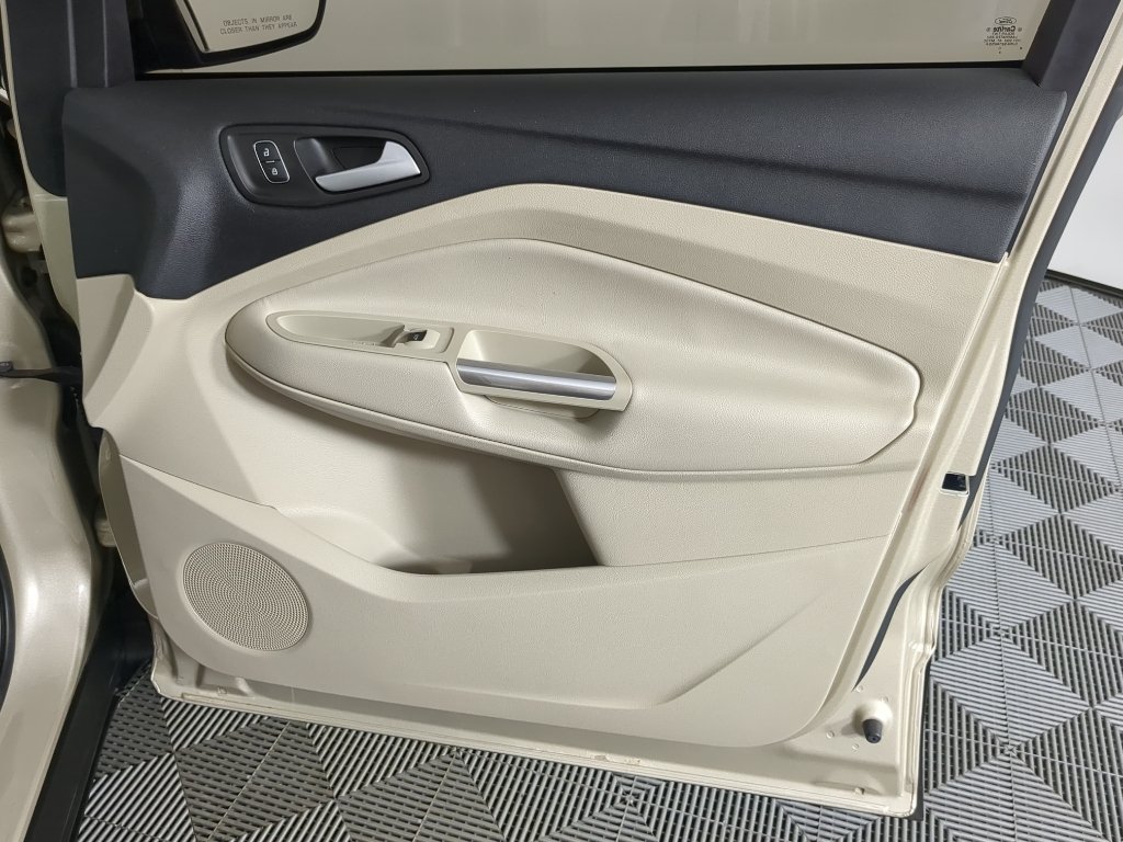 Used 2018 White Gold Metallic Ford SEL image 22