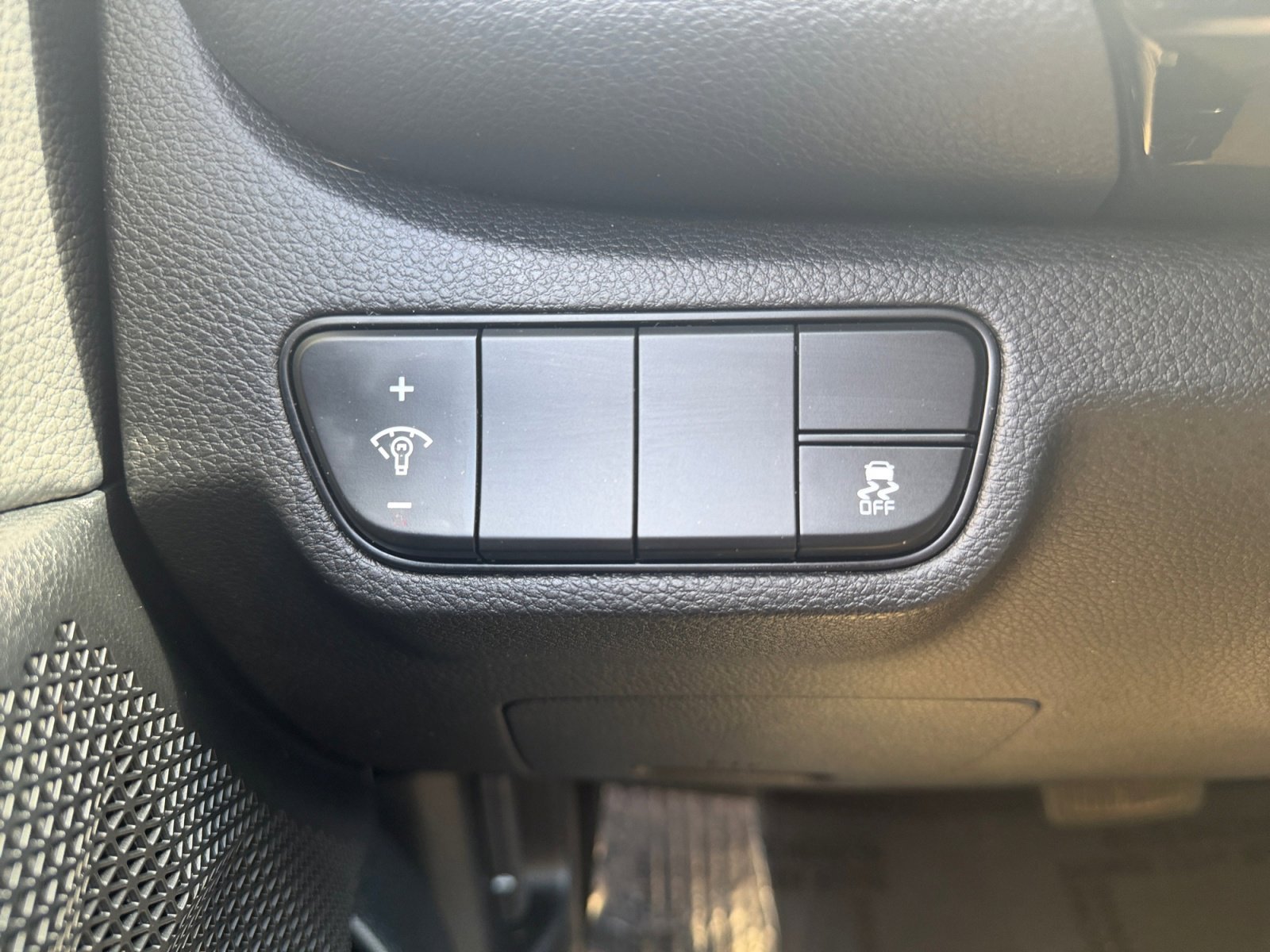 Certified Used 2024 Gravity Gray Kia X-Line image 17
