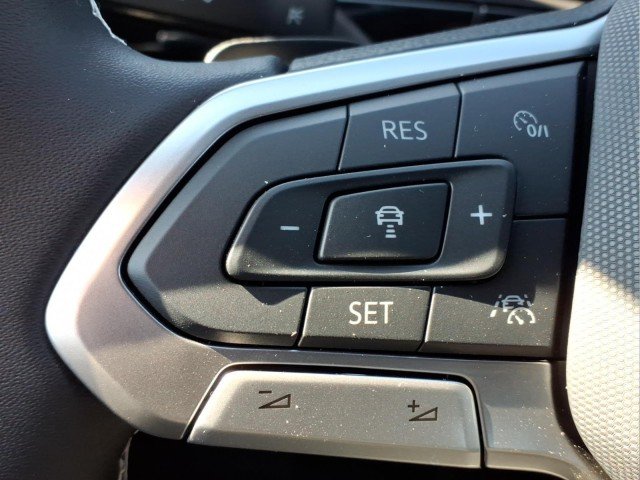 New 2026 Silver Mist Metallic Volkswagen SE w/Technology 4M image 23