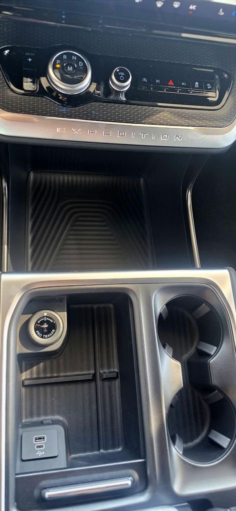 New 2026 Star White Metallic Tri-Coat Ford MAX Platinum® image 29
